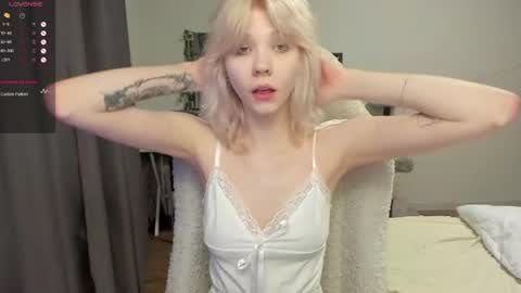 Snapshot of vivy_ chatting on July 2026 08:33:02 PM chatur babes online show from July 2026 08:33:02 PM