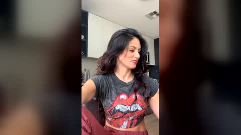 Snapshot of vixenblade chatting on January 2026 10:14:02 PM vixenblade online show from January 2026 10:14:02 PM