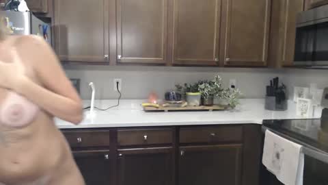 Liz online show from October 2025 04:33:01 AM