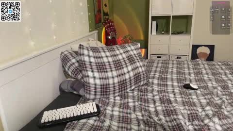 Snapshot of vlad_ggvldd chatting on March 2025 04:55:02 PM Vlad Dinovich online show from March 2025 04:55:02 PM