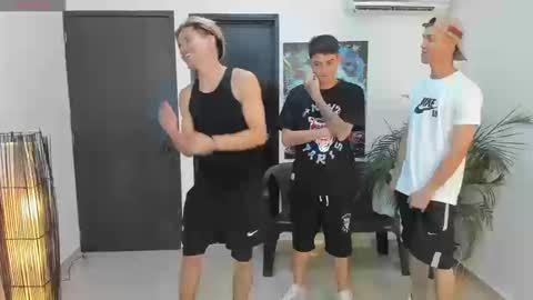 Snapshot of voyeurism_guys chatting on September 2025 10:54:01 PM voyeurism_guys online show from September 2025 10:54:01 PM