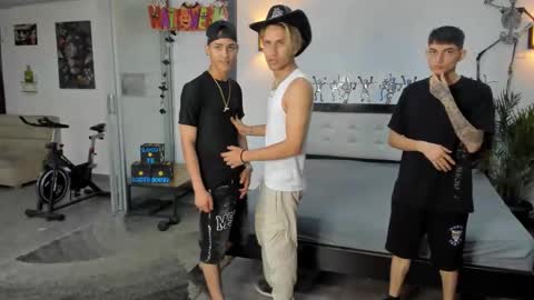 Snapshot of voyeurism_guys chatting on October 2025 10:52:02 PM voyeurism_guys online show from October 2025 10:52:02 PM