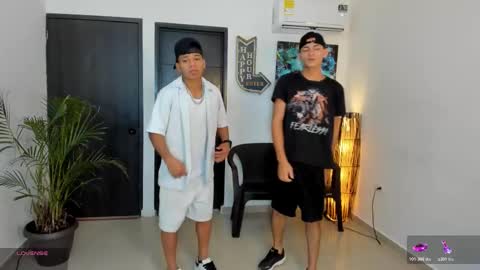 Snapshot of voyeurism_guys chatting on November 2025 10:41:02 PM voyeurism_guys online show from November 2025 10:41:02 PM