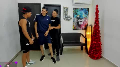 Snapshot of voyeurism_guys chatting on November 2025 11:07:02 PM voyeurism_guys online show from November 2025 11:07:02 PM