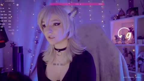 vronnier online show from October 2025 05:33:01 PM