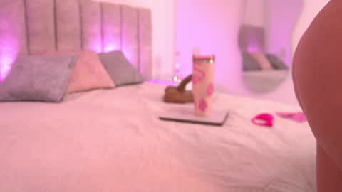 Violeta online show from November 2025 03:05:01 AM