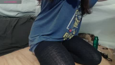 Snapshot of wacky_weirdo chatting on April 2026 05:00:02 AM Rose online show from April 2026 05:00:02 AM