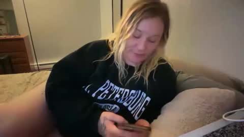 Snapshot of wall2wall0 chatting on February 2026 06:57:02 AM Queen Kay online show from February 2026 06:57:02 AM