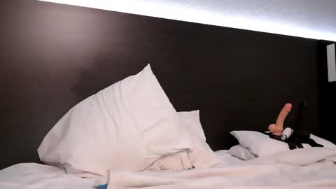 wanderlustgaal online show from February 2026 01:35:02 AM