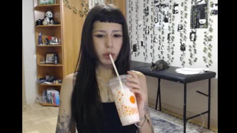 Mina online show from November 2025 07:25:02 PM