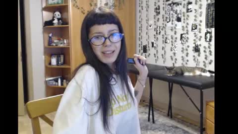 Mina online show from November 2025 05:02:01 PM