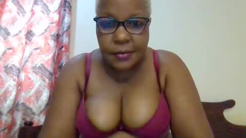 Snapshot of weaverbird25 chatting on February 2026 09:12:02 AM weaverbird25 online show from February 2026 09:12:02 AM