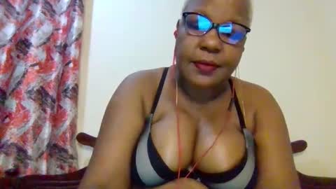 Snapshot of weaverbird25 chatting on February 2026 10:06:01 PM weaverbird25 online show from February 2026 10:06:01 PM