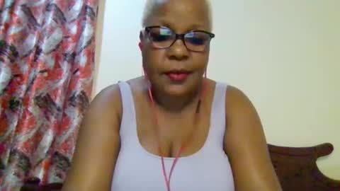 Snapshot of weaverbird25 chatting on February 2026 09:23:01 PM weaverbird25 online show from February 2026 09:23:01 PM