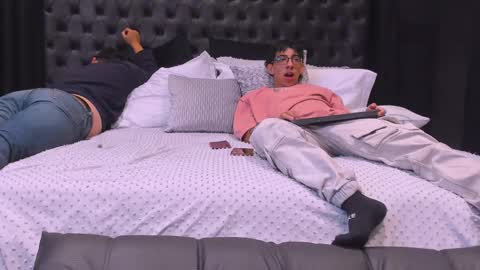 Jhonny Dick  his neighbors. online show from April 2026 08:01:02 PM