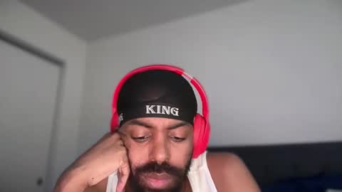 Snapshot of wellpackaged_ chatting on April 2026 05:07:02 PM Langston online show from April 2026 05:07:02 PM