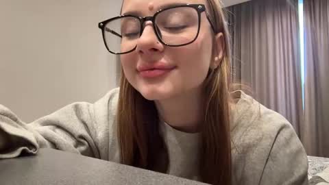 Snapshot of wendolynconverse chatting on March 2026 09:35:01 AM emilia online show from March 2026 09:35:01 AM