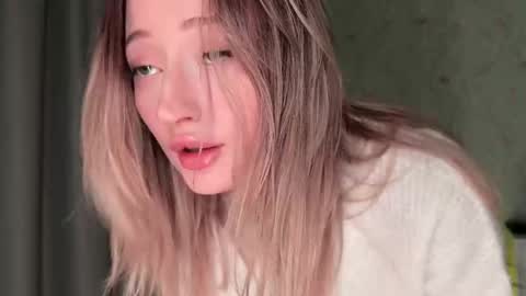 Daisy    online show from September 2025 05:35:01 PM