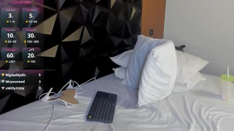 Wendy Marshall  online show from November 2025 08:29:01 PM