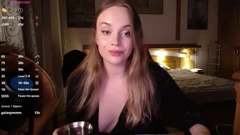 Lana online show from November 2025 08:46:02 PM