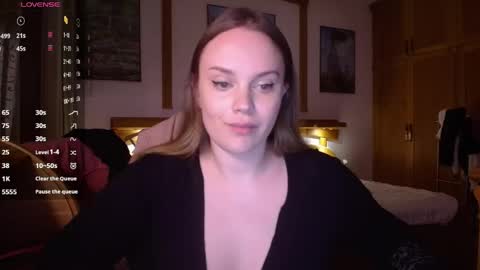 Lana online show from April 2026 07:27:01 PM