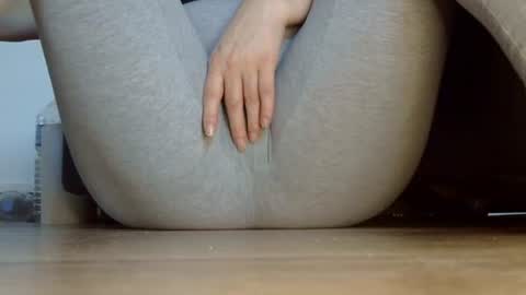 wet_pants2022 online show from December 2025 03:06:01 PM