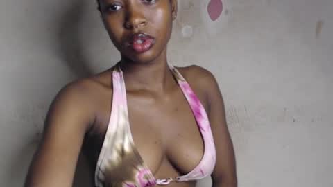 Snapshot of wet_pussy200 chatting on April 2026 08:01:02 AM Bella online show from April 2026 08:01:02 AM