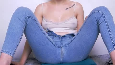Beatrice Moan from LovenseWet from Tip MenuOpen for Private online show from April 2026 10:04:01 PM