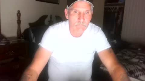 wheenidude online show from May 2026 04:19:02 AM