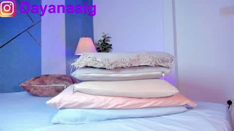 Sara  online show from April 2026 10:42:02 PM