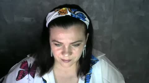 white__queen_ online show from July 2026 06:19:02 AM
