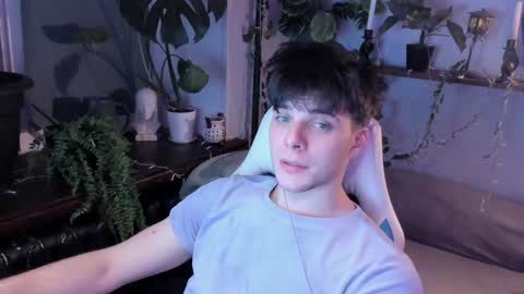 Gus online show from December 2024 09:00:01 PM