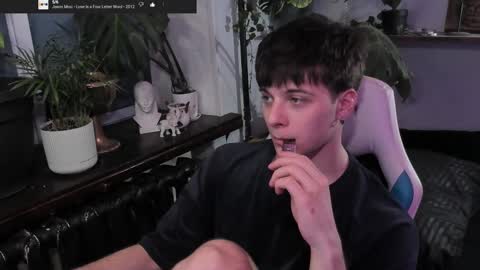 Gus online show from March 2025 08:32:01 PM