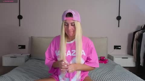 Snapshot of whiteflower_x0 chatting on May 2026 08:55:02 AM ASK ME online show from May 2026 08:55:02 AM