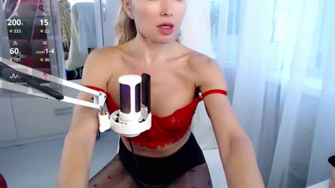 WhiteLaBunny online show from October 2025 09:38:02 AM