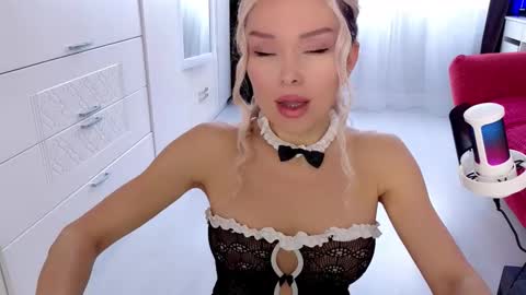 WhiteLaBunny online show from February 2026 07:01:01 AM