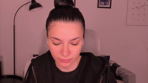 whoislulu online show from April 2026 08:04:01 PM