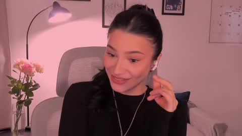 whoislulu online show from April 2026 07:03:01 PM