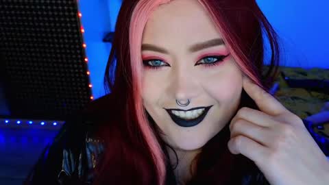 Laura  online show from May 2026 05:08:01 PM