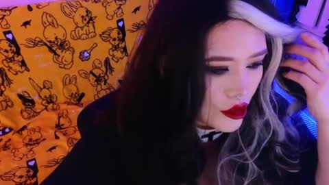 Laura  online show from June 2026 09:37:01 PM