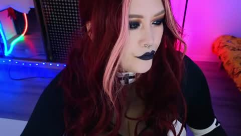 Laura  online show from June 2026 09:52:02 PM