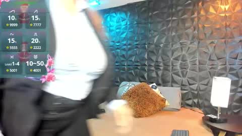 sussy online show from December 2024 12:23:01 PM