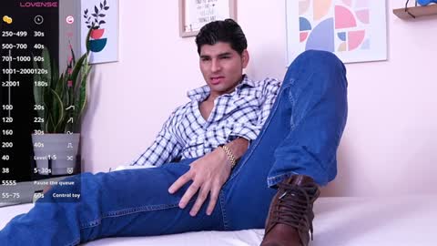 Snapshot of wild_col chatting on January 2025 01:15:01 PM wild_col online show from January 2025 01:15:01 PM
