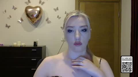 Snapshot of wild_silk_desire chatting on April 2026 06:34:01 PM Alina online show from April 2026 06:34:01 PM
