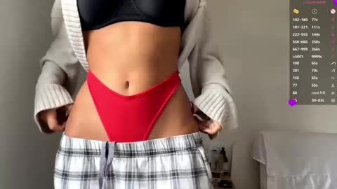 Mia online show from October 2025 07:09:01 AM