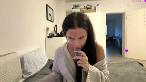 Mia online show from January 2026 04:00:01 PM