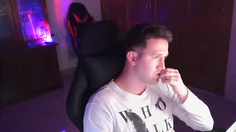 Carlos online show from October 2025 09:59:01 PM