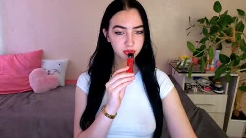 Snapshot of wildkittenx_ chatting on June 2026 04:11:01 AM Alena online show from June 2026 04:11:01 AM