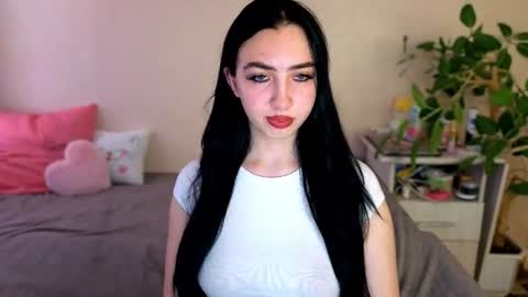 Snapshot of wildkittenx_ chatting on June 2026 04:13:02 AM Alena online show from June 2026 04:13:02 AM