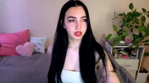 Snapshot of wildkittenx_ chatting on July 2026 04:03:01 AM Alena online show from July 2026 04:03:01 AM